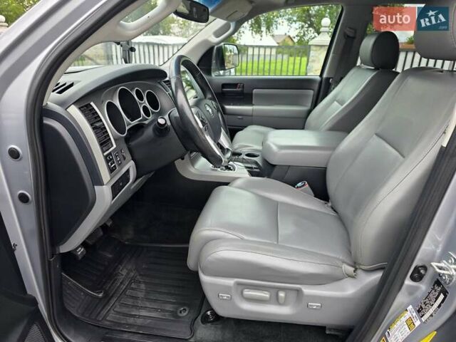 Серый Тойота Секвойя, объемом двигателя 5.7 л и пробегом 167 тыс. км за 31999 $, фото 16 на Automoto.ua