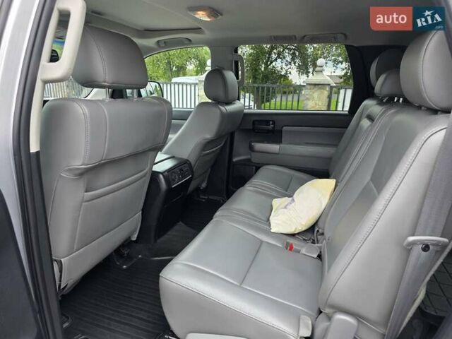 Серый Тойота Секвойя, объемом двигателя 5.7 л и пробегом 167 тыс. км за 31999 $, фото 19 на Automoto.ua