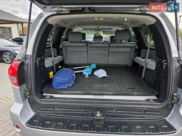 Серый Тойота Секвойя, объемом двигателя 5.7 л и пробегом 167 тыс. км за 31999 $, фото 28 на Automoto.ua