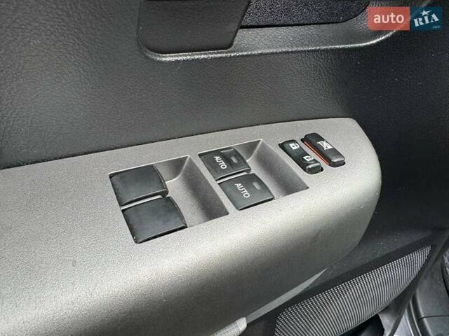 Серый Тойота Секвойя, объемом двигателя 5.66 л и пробегом 228 тыс. км за 27990 $, фото 15 на Automoto.ua