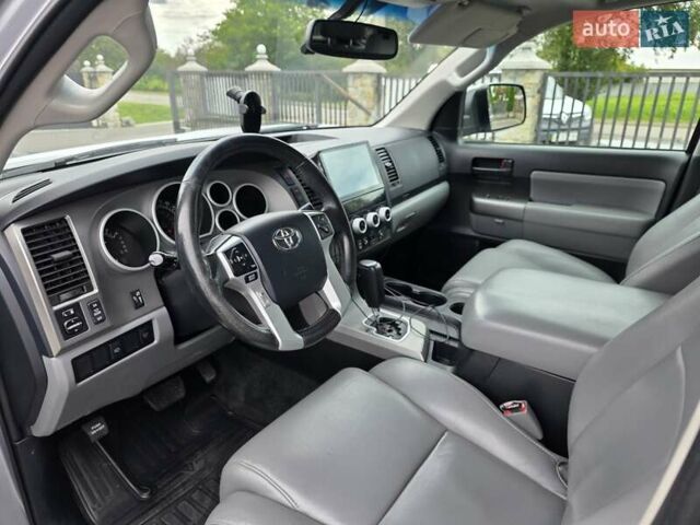 Серый Тойота Секвойя, объемом двигателя 5.7 л и пробегом 167 тыс. км за 31999 $, фото 17 на Automoto.ua