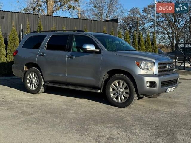 Серый Тойота Секвойя, объемом двигателя 5.66 л и пробегом 220 тыс. км за 32000 $, фото 3 на Automoto.ua