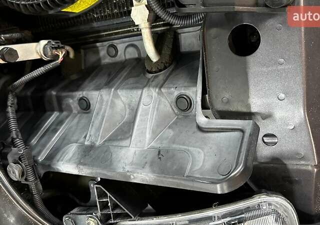 Серый Тойота Секвойя, объемом двигателя 5.7 л и пробегом 171 тыс. км за 32500 $, фото 27 на Automoto.ua