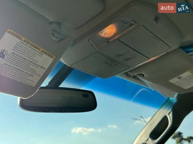 Серый Тойота Секвойя, объемом двигателя 5.66 л и пробегом 220 тыс. км за 32000 $, фото 26 на Automoto.ua
