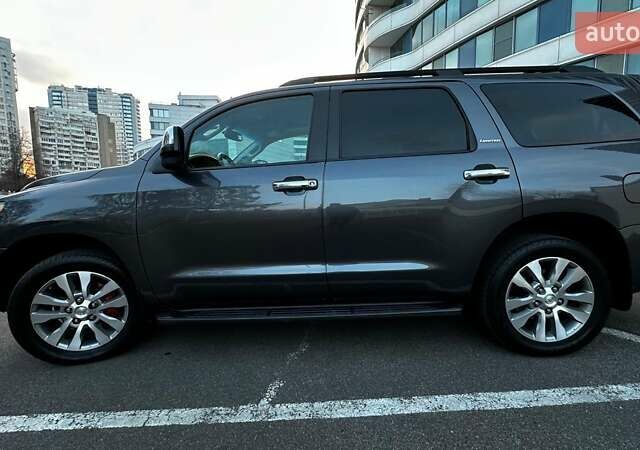 Серый Тойота Секвойя, объемом двигателя 5.7 л и пробегом 171 тыс. км за 32500 $, фото 1 на Automoto.ua