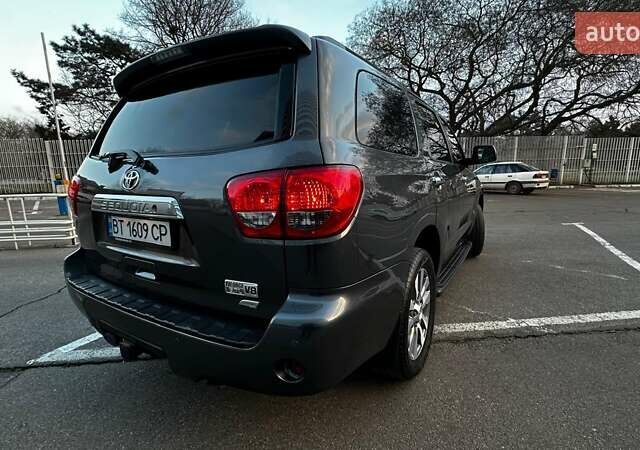 Серый Тойота Секвойя, объемом двигателя 5.7 л и пробегом 171 тыс. км за 32500 $, фото 5 на Automoto.ua