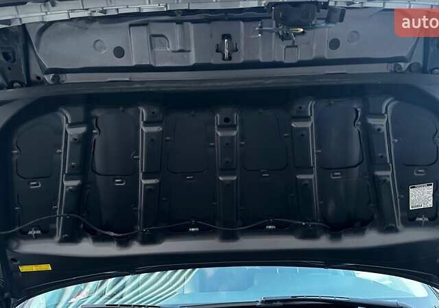 Серый Тойота Секвойя, объемом двигателя 5.7 л и пробегом 171 тыс. км за 32500 $, фото 40 на Automoto.ua