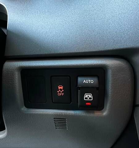 Серый Тойота Секвойя, объемом двигателя 5.7 л и пробегом 171 тыс. км за 32500 $, фото 24 на Automoto.ua