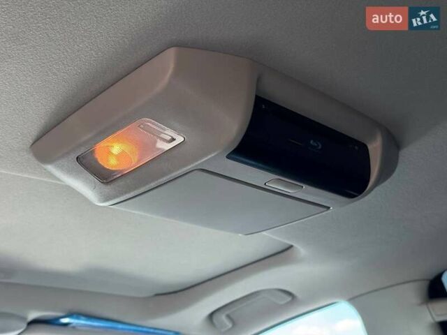 Серый Тойота Секвойя, объемом двигателя 5.66 л и пробегом 220 тыс. км за 32000 $, фото 34 на Automoto.ua