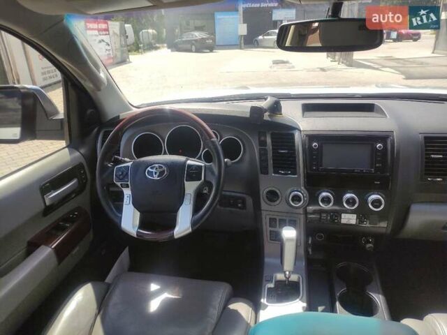 Сірий Тойота Секвойя, об'ємом двигуна 5.7 л та пробігом 216 тис. км за 46500 $, фото 11 на Automoto.ua
