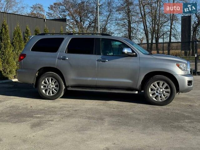 Серый Тойота Секвойя, объемом двигателя 5.66 л и пробегом 220 тыс. км за 32000 $, фото 1 на Automoto.ua