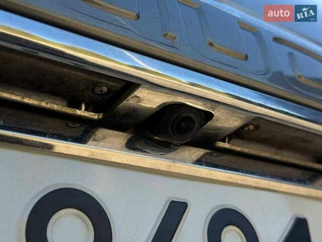 Серый Тойота Секвойя, объемом двигателя 5.66 л и пробегом 220 тыс. км за 32000 $, фото 9 на Automoto.ua