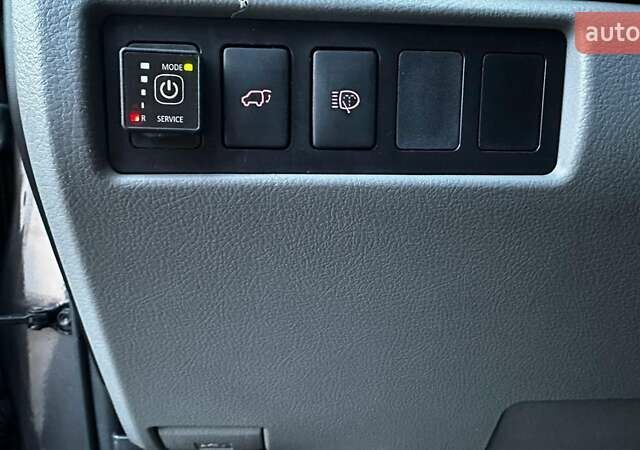 Серый Тойота Секвойя, объемом двигателя 5.7 л и пробегом 171 тыс. км за 32500 $, фото 36 на Automoto.ua