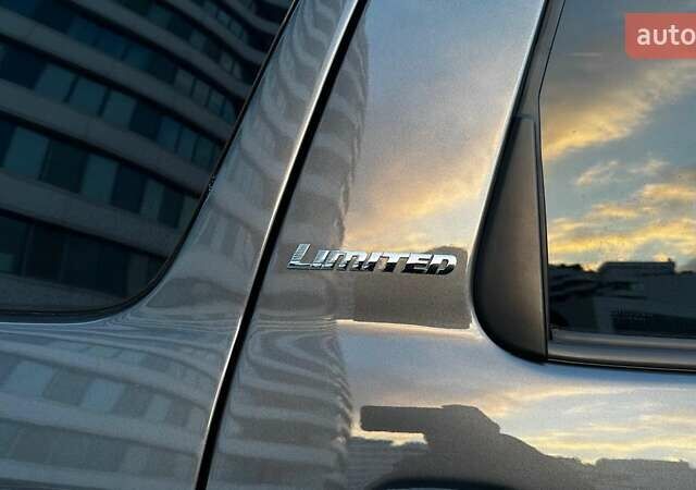 Серый Тойота Секвойя, объемом двигателя 5.7 л и пробегом 171 тыс. км за 32500 $, фото 8 на Automoto.ua