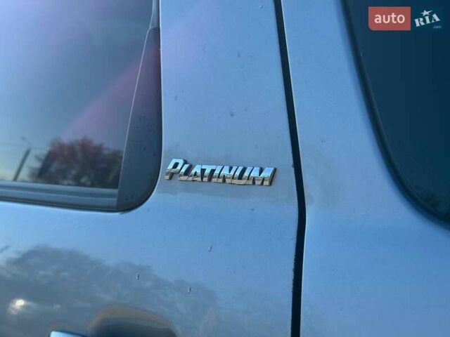Серый Тойота Секвойя, объемом двигателя 5.66 л и пробегом 220 тыс. км за 32000 $, фото 36 на Automoto.ua
