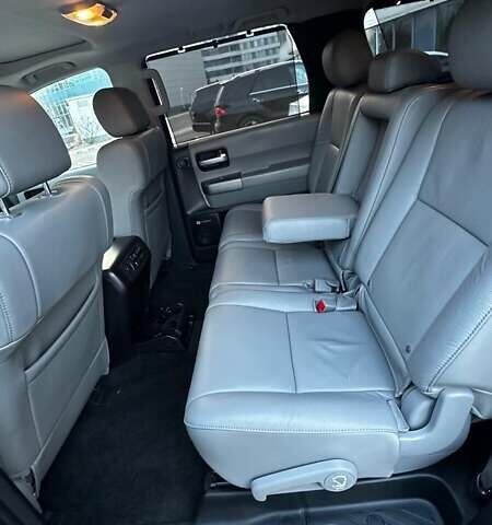 Серый Тойота Секвойя, объемом двигателя 5.7 л и пробегом 171 тыс. км за 32500 $, фото 19 на Automoto.ua