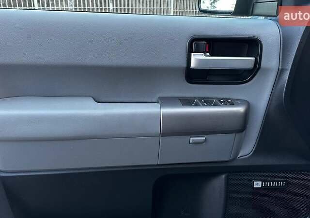 Серый Тойота Секвойя, объемом двигателя 5.7 л и пробегом 171 тыс. км за 32500 $, фото 30 на Automoto.ua