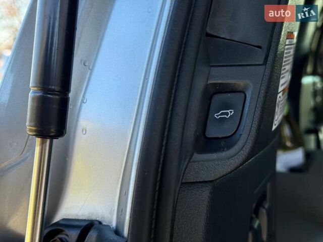 Серый Тойота Секвойя, объемом двигателя 5.66 л и пробегом 220 тыс. км за 32000 $, фото 14 на Automoto.ua