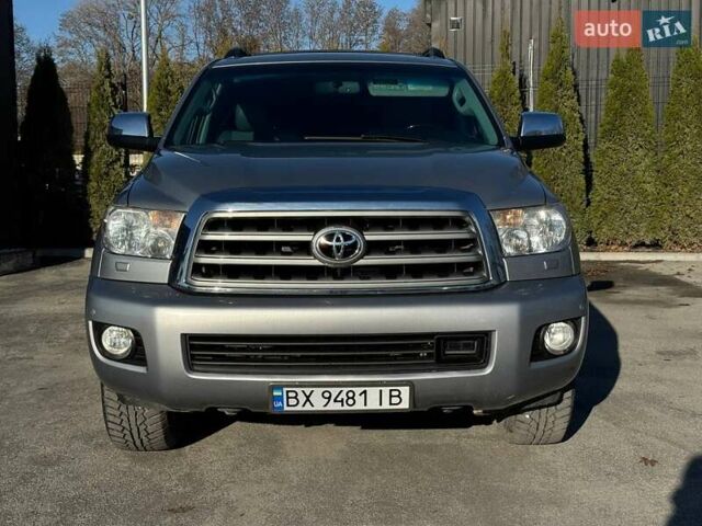 Серый Тойота Секвойя, объемом двигателя 5.66 л и пробегом 220 тыс. км за 32000 $, фото 4 на Automoto.ua