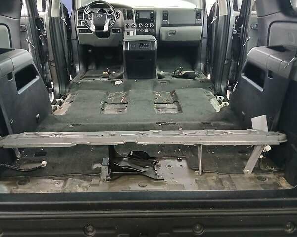 Серый Тойота Секвойя, объемом двигателя 5.7 л и пробегом 171 тыс. км за 32500 $, фото 42 на Automoto.ua