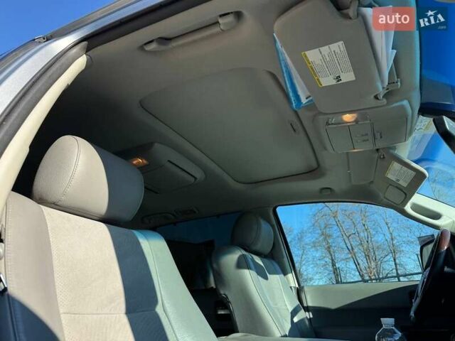 Серый Тойота Секвойя, объемом двигателя 5.66 л и пробегом 220 тыс. км за 32000 $, фото 41 на Automoto.ua