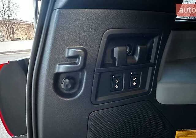 Серый Тойота Секвойя, объемом двигателя 5.7 л и пробегом 171 тыс. км за 32500 $, фото 16 на Automoto.ua