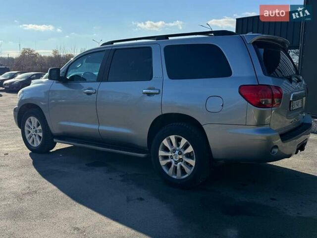 Серый Тойота Секвойя, объемом двигателя 5.66 л и пробегом 220 тыс. км за 32000 $, фото 6 на Automoto.ua