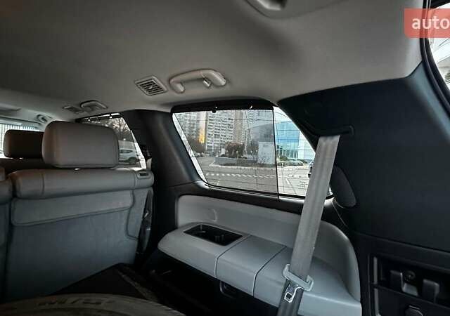 Серый Тойота Секвойя, объемом двигателя 5.7 л и пробегом 171 тыс. км за 32500 $, фото 17 на Automoto.ua