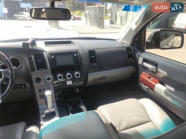 Сірий Тойота Секвойя, об'ємом двигуна 5.7 л та пробігом 216 тис. км за 46500 $, фото 12 на Automoto.ua