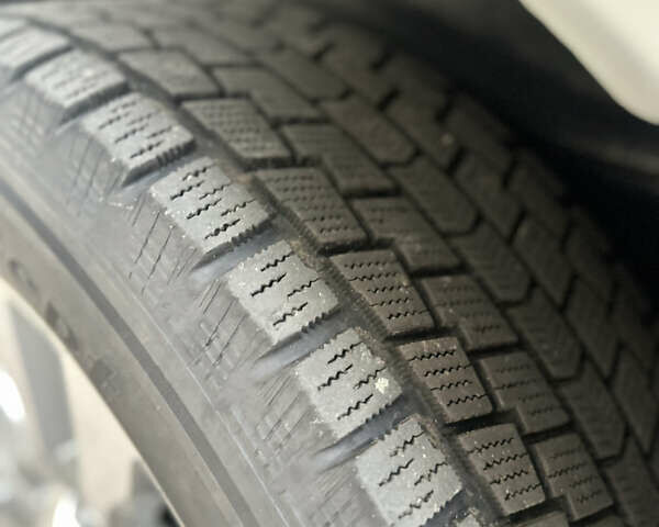 Серый Тойота Секвойя, объемом двигателя 5.69 л и пробегом 208 тыс. км за 30000 $, фото 11 на Automoto.ua