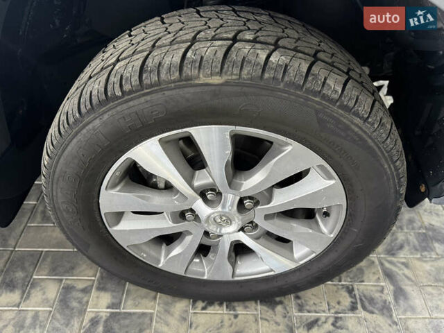 Серый Тойота Секвойя, объемом двигателя 5.66 л и пробегом 230 тыс. км за 26900 $, фото 19 на Automoto.ua