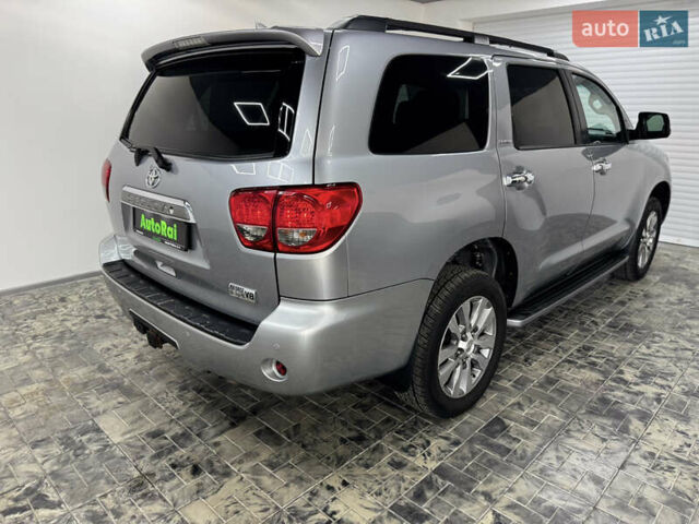 Серый Тойота Секвойя, объемом двигателя 5.66 л и пробегом 230 тыс. км за 26900 $, фото 3 на Automoto.ua