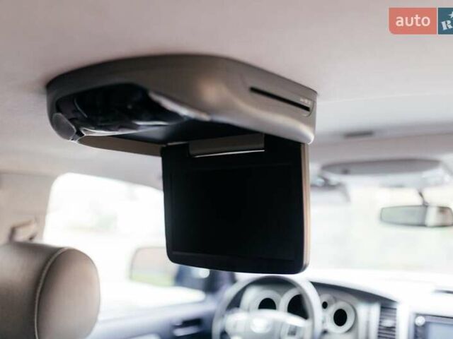 Серый Тойота Секвойя, объемом двигателя 5.66 л и пробегом 160 тыс. км за 32999 $, фото 26 на Automoto.ua