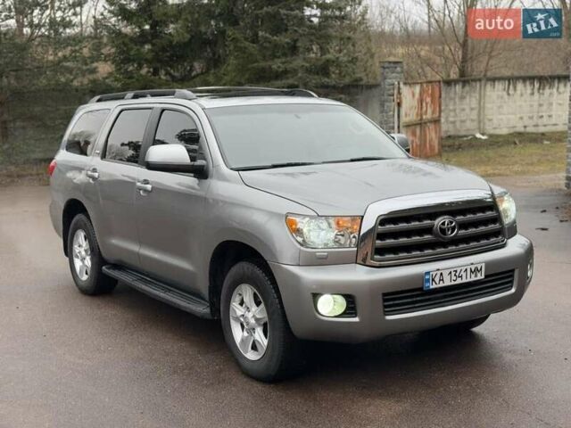 Сірий Тойота Секвойя, об'ємом двигуна 5.7 л та пробігом 171 тис. км за 32900 $, фото 2 на Automoto.ua