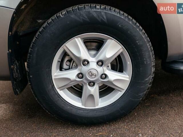 Серый Тойота Секвойя, объемом двигателя 5.66 л и пробегом 160 тыс. км за 32999 $, фото 17 на Automoto.ua