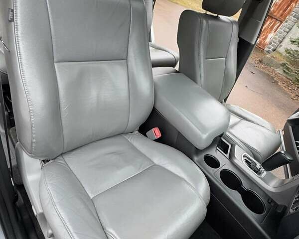 Серый Тойота Секвойя, объемом двигателя 5.7 л и пробегом 171 тыс. км за 32900 $, фото 32 на Automoto.ua