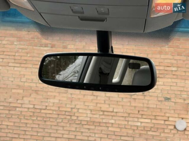 Серый Тойота Секвойя, объемом двигателя 5.7 л и пробегом 171 тыс. км за 32900 $, фото 33 на Automoto.ua