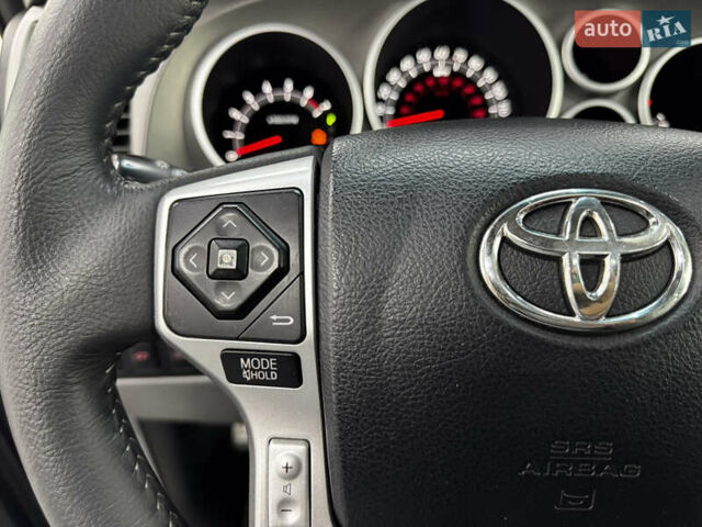 Серый Тойота Секвойя, объемом двигателя 5.66 л и пробегом 230 тыс. км за 26900 $, фото 10 на Automoto.ua