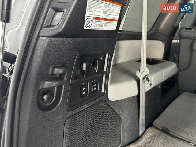 Серый Тойота Секвойя, объемом двигателя 5.66 л и пробегом 230 тыс. км за 26900 $, фото 20 на Automoto.ua