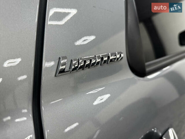 Серый Тойота Секвойя, объемом двигателя 5.66 л и пробегом 230 тыс. км за 26900 $, фото 18 на Automoto.ua