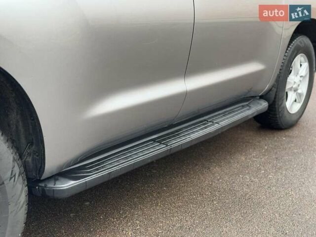 Серый Тойота Секвойя, объемом двигателя 5.7 л и пробегом 171 тыс. км за 32900 $, фото 12 на Automoto.ua