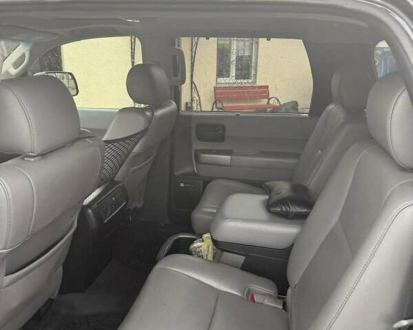 Серый Тойота Секвойя, объемом двигателя 5.7 л и пробегом 81 тыс. км за 32000 $, фото 11 на Automoto.ua