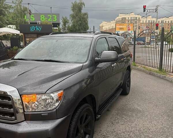 Серый Тойота Секвойя, объемом двигателя 5.7 л и пробегом 81 тыс. км за 32000 $, фото 10 на Automoto.ua