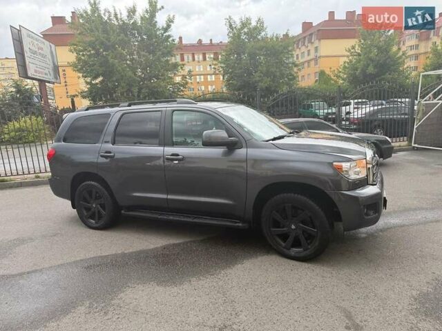 Серый Тойота Секвойя, объемом двигателя 5.7 л и пробегом 81 тыс. км за 32000 $, фото 1 на Automoto.ua