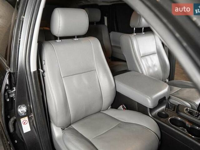 Серый Тойота Секвойя, объемом двигателя 5.66 л и пробегом 48 тыс. км за 49500 $, фото 25 на Automoto.ua