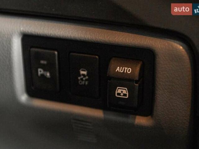 Серый Тойота Секвойя, объемом двигателя 5.66 л и пробегом 48 тыс. км за 49500 $, фото 48 на Automoto.ua