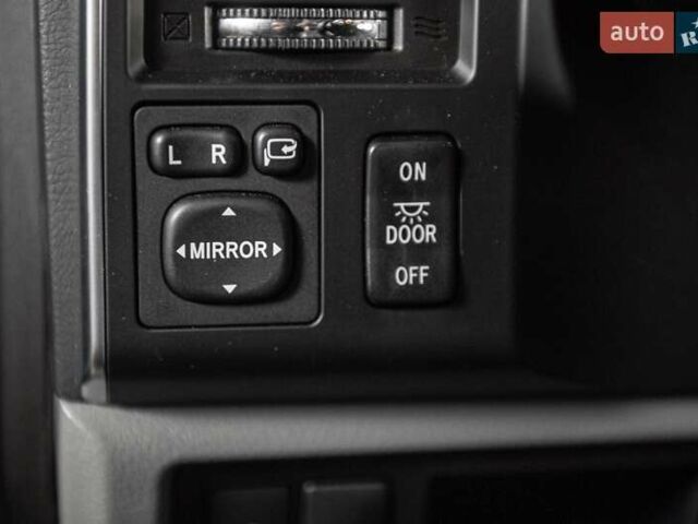 Серый Тойота Секвойя, объемом двигателя 5.66 л и пробегом 48 тыс. км за 49500 $, фото 47 на Automoto.ua