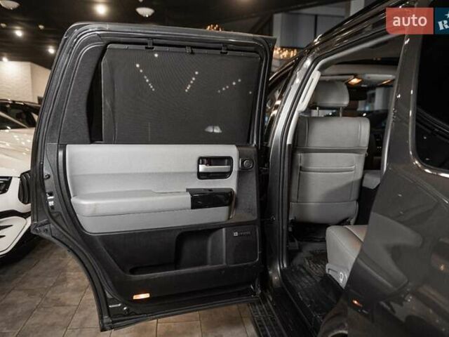 Серый Тойота Секвойя, объемом двигателя 5.66 л и пробегом 48 тыс. км за 49500 $, фото 26 на Automoto.ua