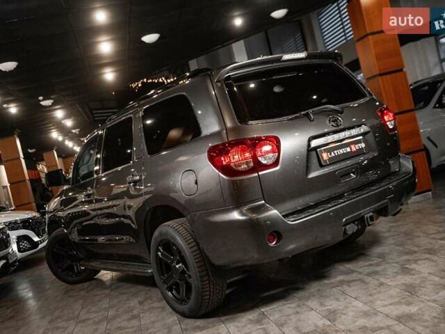 Серый Тойота Секвойя, объемом двигателя 5.66 л и пробегом 48 тыс. км за 49500 $, фото 8 на Automoto.ua