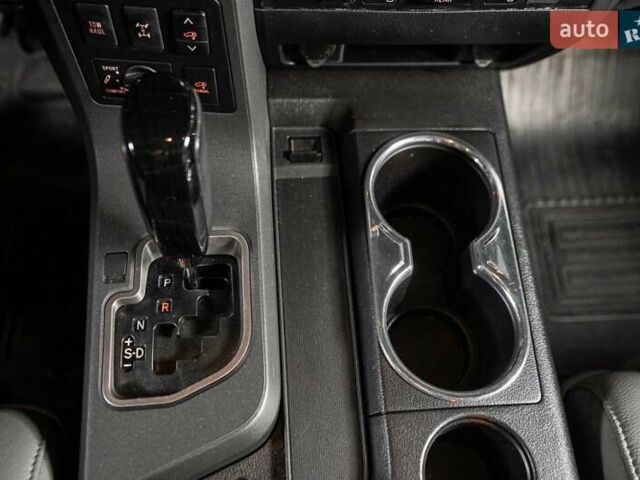 Серый Тойота Секвойя, объемом двигателя 5.66 л и пробегом 48 тыс. км за 49500 $, фото 39 на Automoto.ua